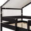 Lit simple au-dessus d'un lit superposé avec tente, construction, style maison de jeu amusant pour la chambre à coucher, décoration d'intérieur, jeu et sommeil-171848789