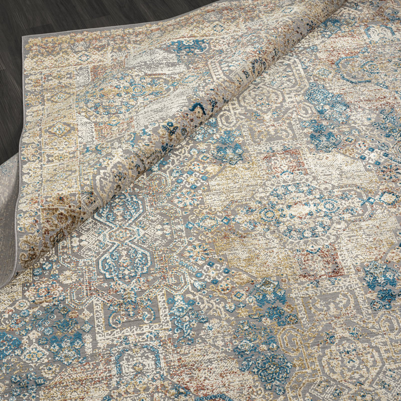 Preslie Area Rug in Grey, Rectangle 4' x 5'11"