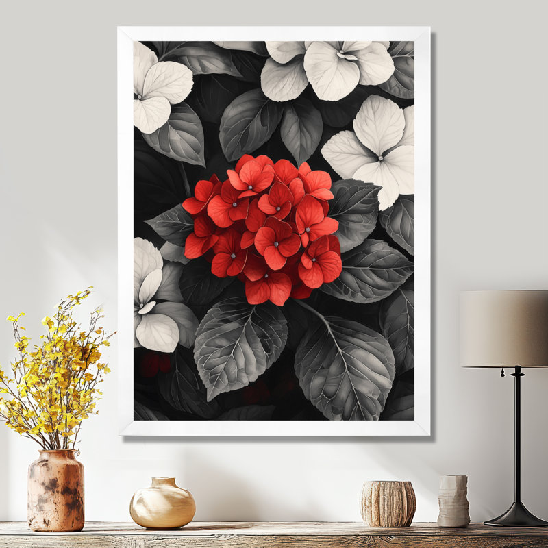 Hortensias monochromes avec décor de pétales rouges II - art mural floral, H 32 po x l 16 po, Picture Framed, Blanc