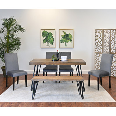 Ensemble de salle à manger complet avec table, chaises et banc pour une expérience culinaire améliorée et fonctionnelle à la maison