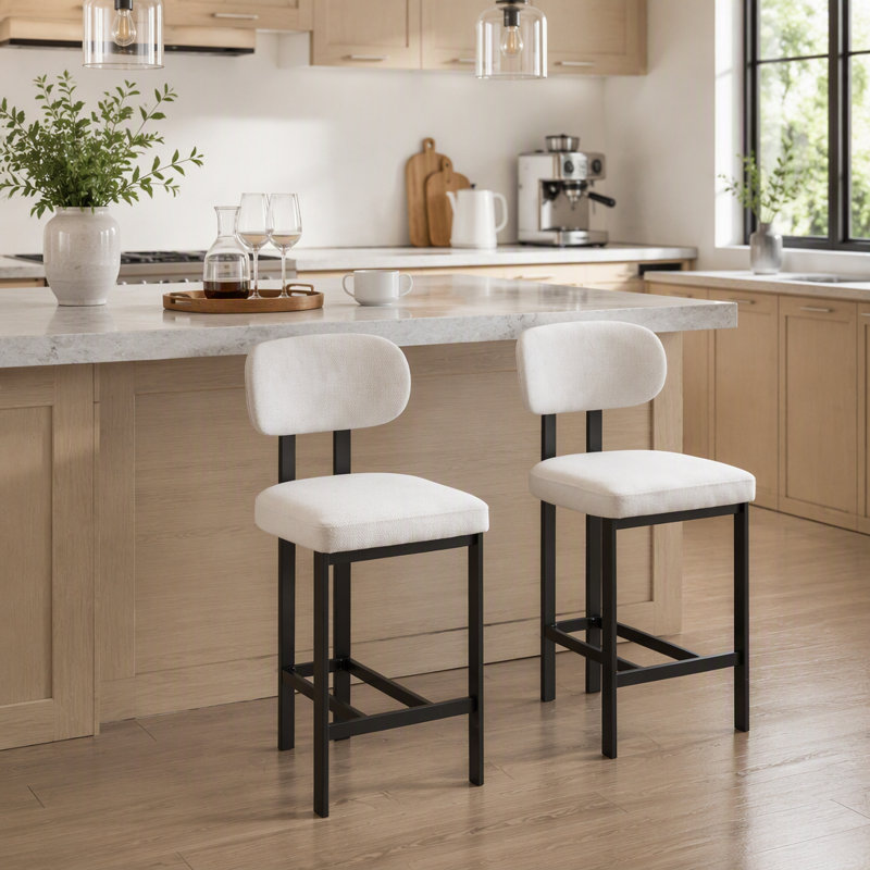 Ensemble de deux tabourets de bar confortables et robustes, idéal pour les îlots de cuisine, les salles à manger et les bars avec une fabrication de haute qualité