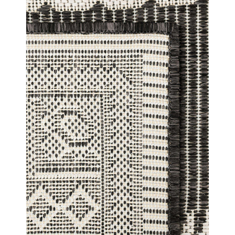 Indoor/Outdoor Traditional Area Rug, Rectangle 6'1" x 9'