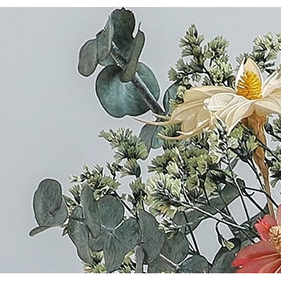 Décoration de vase et fleur simulée