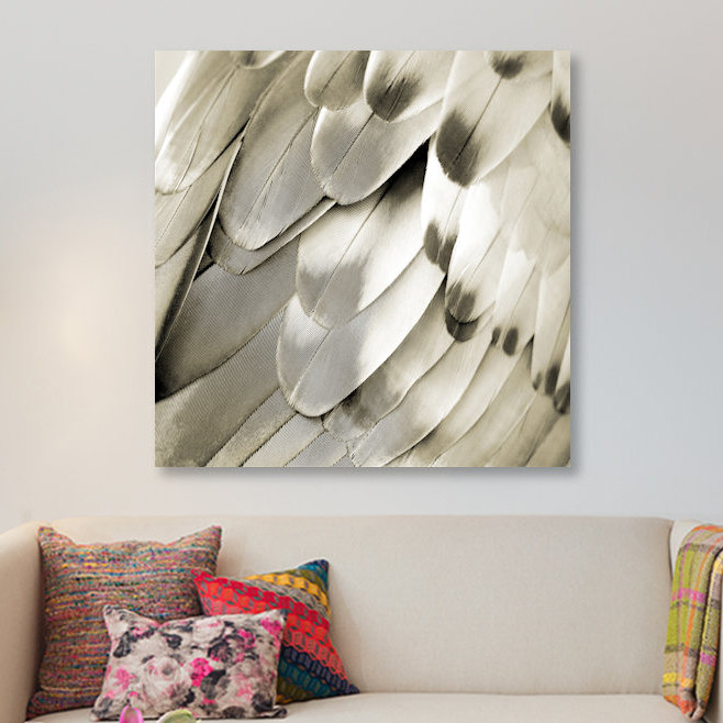 «Feathered Friend in Pearl IV», reproduction de photo sur toile, H 26 po x l 26 po x P 1,5 po