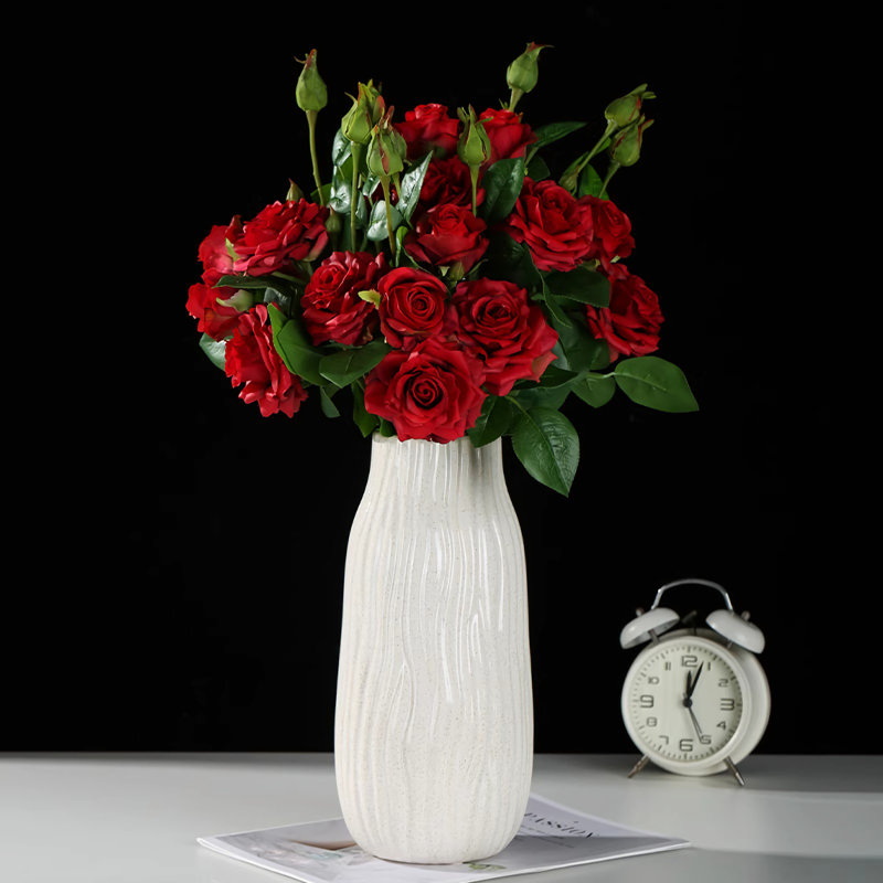 Décoration de fleur simulée
