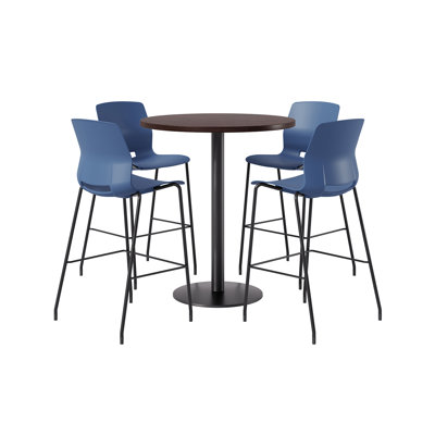 Ensemble repas pour 4 personnes à hauteur de bar