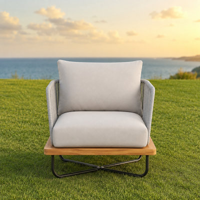 Fauteuil club d'extérieur en bois d'acacia avec accents de corde tissés à la main et coussin hydrofuge, fauteuil de terrasse moderne de style bord de mer avec structure en métal robuste