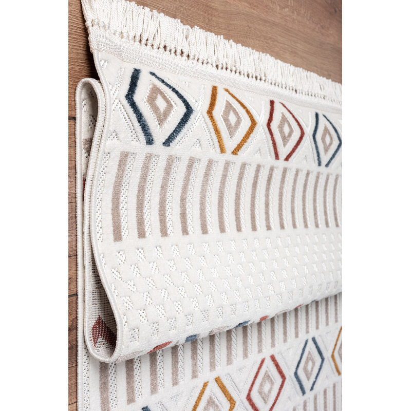Adiyan Machine Made Indoor / Outdoor Area Rug, Rectangle 2'8" x 4'11"