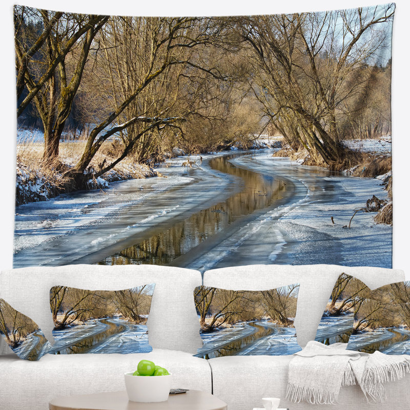 Tapisserie paysage bleu ensoleillé en hiver, H 32 po x l 39 po