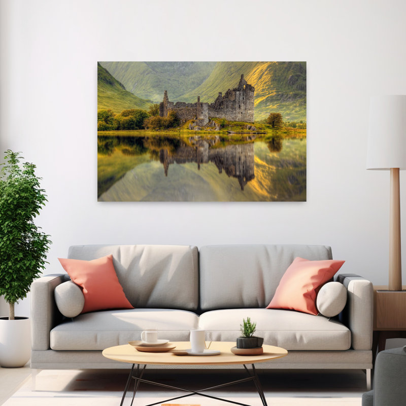 Château de Kilchurn, réflexion dans le Loch Awe, Argyll et Bute, Highlands écossais, Écosse, Architecture contemporaine abstraite