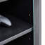 Armoire 5 supports, finition noire patinée. Portes en verre trempé, tablettes réglables. Peut accueillir un lecteur, un récepteur, une console de jeu, un ordinateur portable et des livres. Gère une étagère à câbles, avec portes et tablette