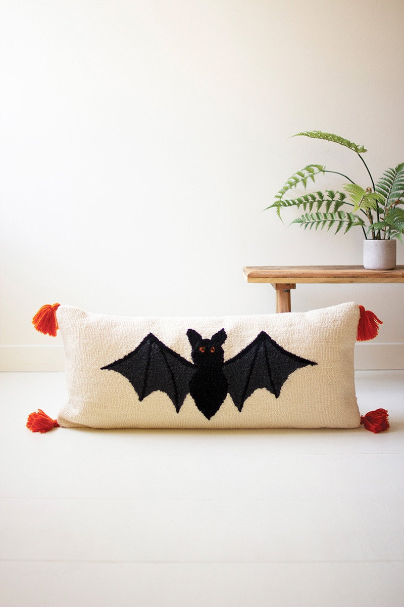  Halloween Bat Hand-Hooked Pillow – 14" H Decorative Accent Cushion For Seasonal Decor