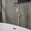 Robinet de baignoire monocommande à fixation au sol-248666141