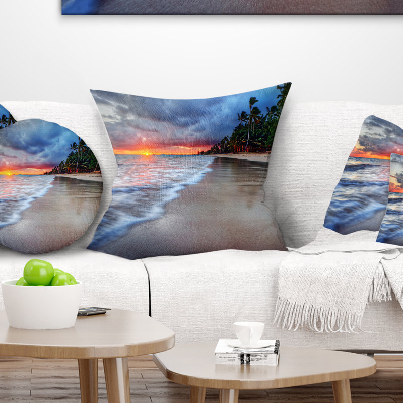 Oreiller moelleux clouds foncés au-dessus de l’océan mer, 16 po x 1 po, Coussin décoratif