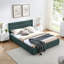 Grand lit confortable avec tête de lit et structure robuste, parfait pour la détente et la durabilité.