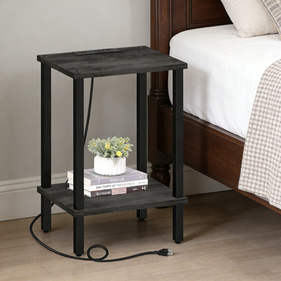 Table de chevet, table de bout avec ports et prises USB, tablette de rangement à 2 niveaux, table de canapé pour les petits espaces