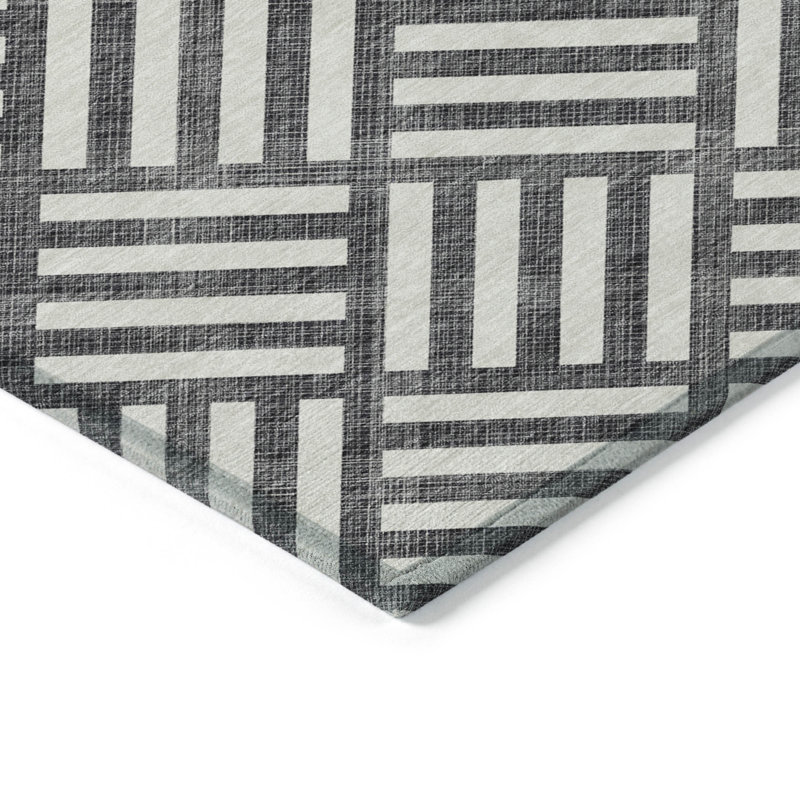 Tapis intérieur / extérieur géométrique lavable noir et ivoire 5 pi x 8 pi