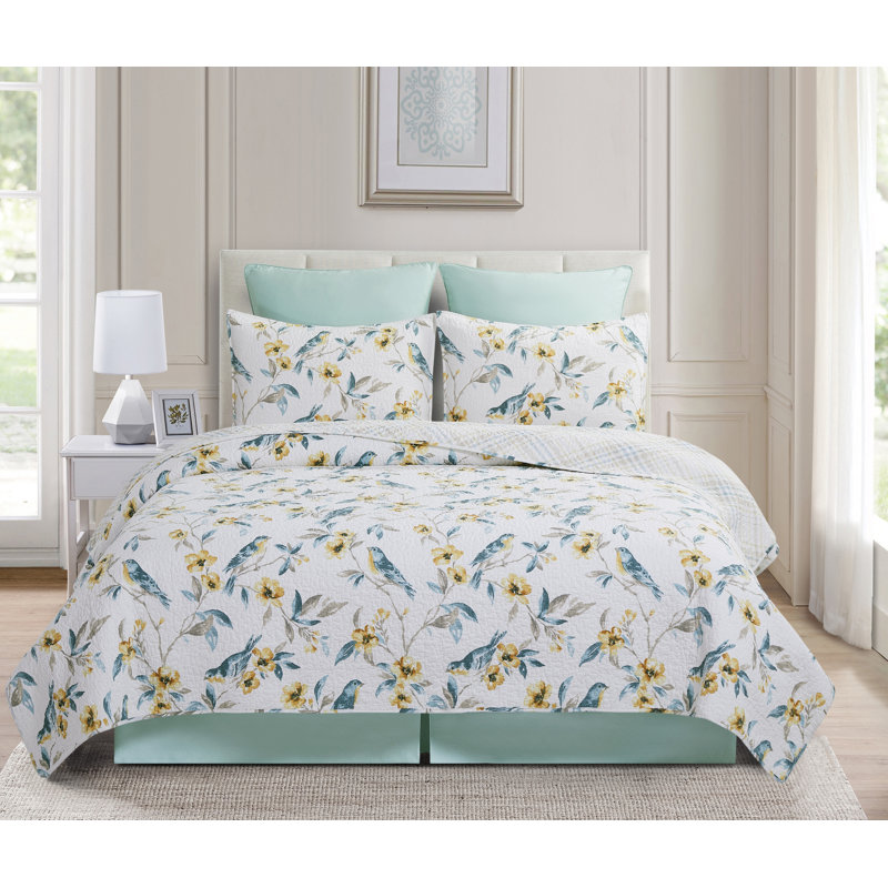 Calix Bluebird Quilt Set, Queen Coverlet / Bedspread + 2 Standard Shams