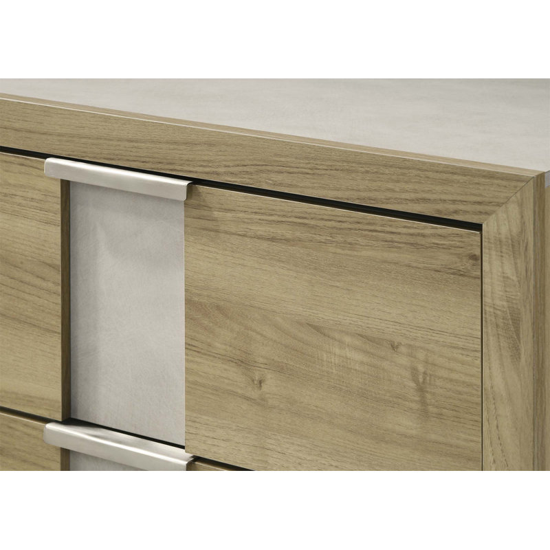Commode haute en bois flotté avec cinq tiroirs, parfaite pour les chambres à coucher modernes et les solutions de rangement
