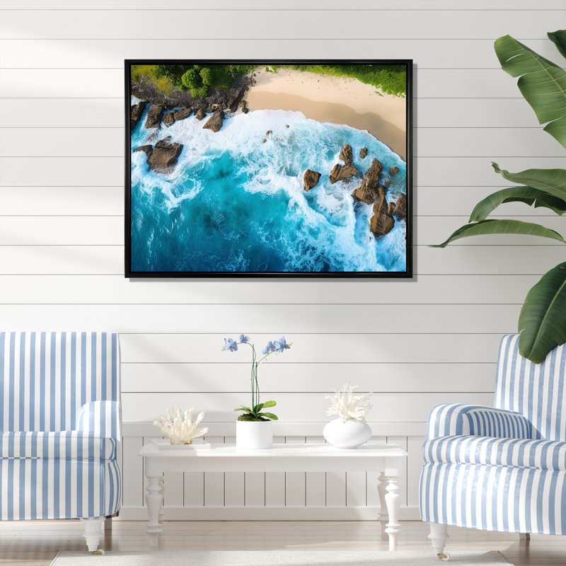 Vue aérienne de la plage rocheuse II - plage et océan, art mural, Cadre flottant noir, H 12 po x l 20 po x P 1 po