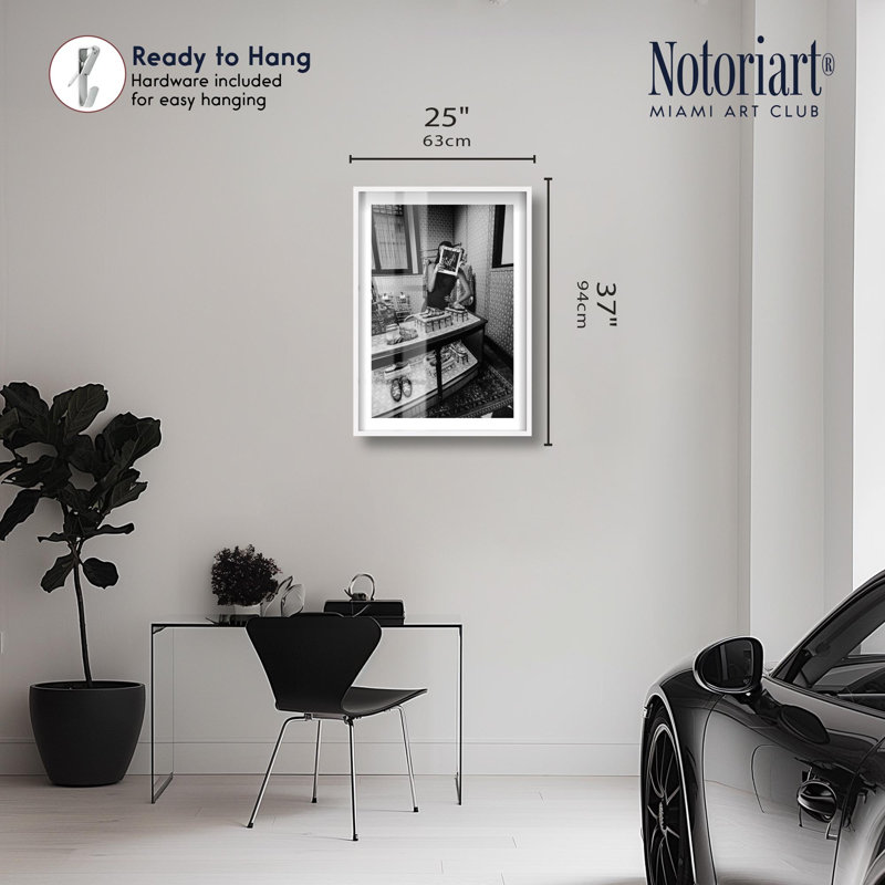 «Peaking Shadowbox» par Notoriart, H 37 po x l 25 po, Blanc