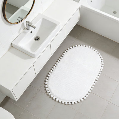 Tapis de bain doux et moelleux avec envers antidérapant et garniture à pompons, tapis de salle de bain en microfibre absorbant pour la chambre à coucher, la cuisine et le salon, lavable à la machine