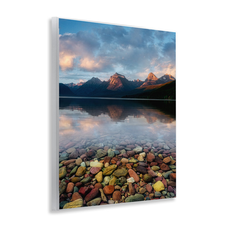 "Clear Water Pebbles", art mural par Dennis Frates