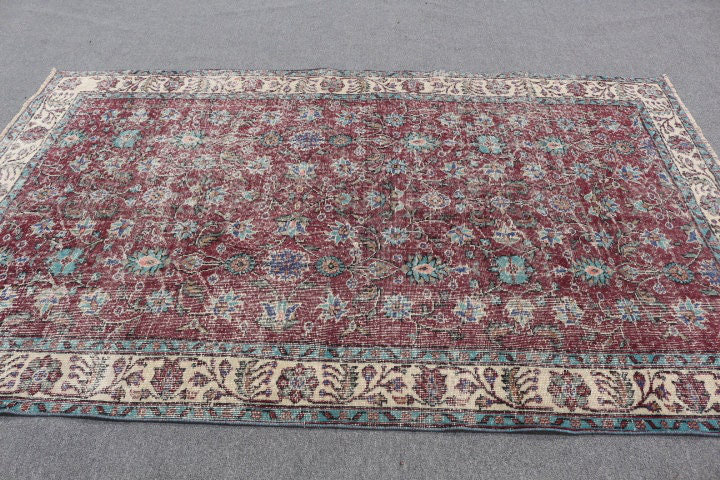 Tapis turc rétro avec un élégant motif floral rouge et bleu offrant un look unique fait à la main pour n'importe quel espace