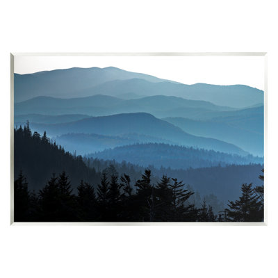 «Blue Layered Mountain Peaks» par Sally Swatland - photographie