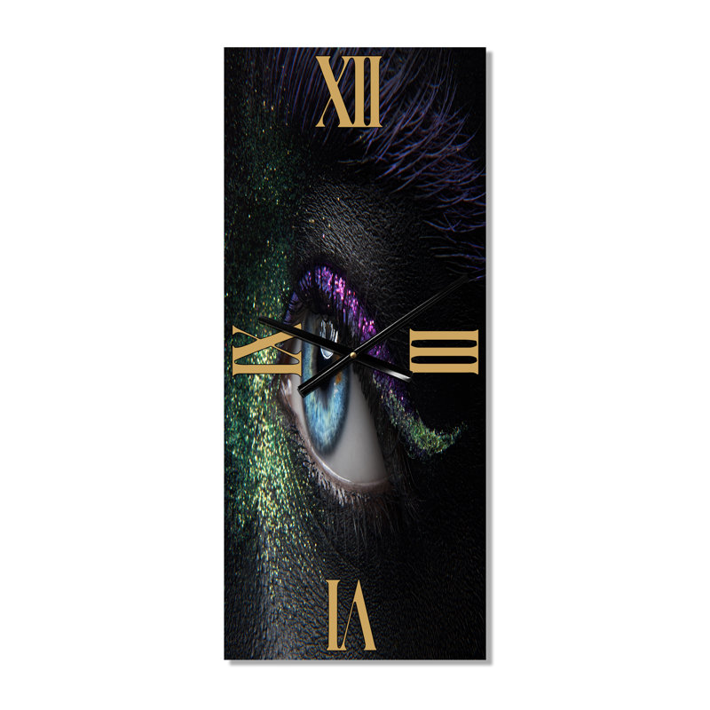 Horloge murale avec yeux féminins, Petit