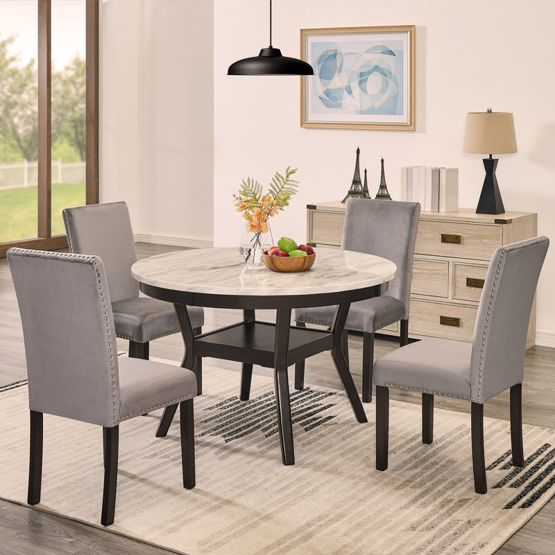 Ensemble de salle à manger 5 pièces Mella - Table ronde en faux marbre avec 4 chaises Parsons en velours, finition espresso foncé