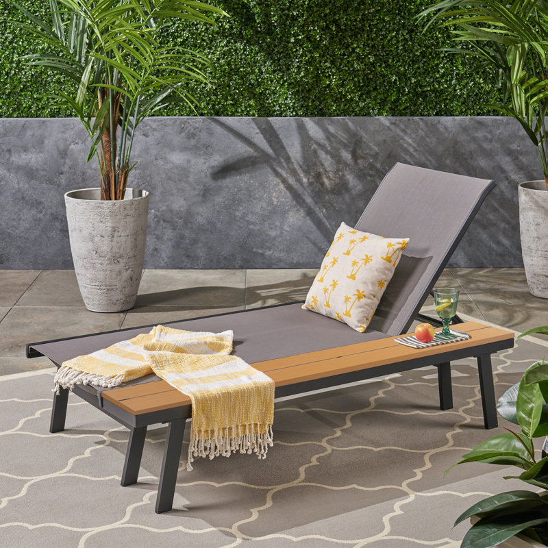 Chaise longue inclinable avec table