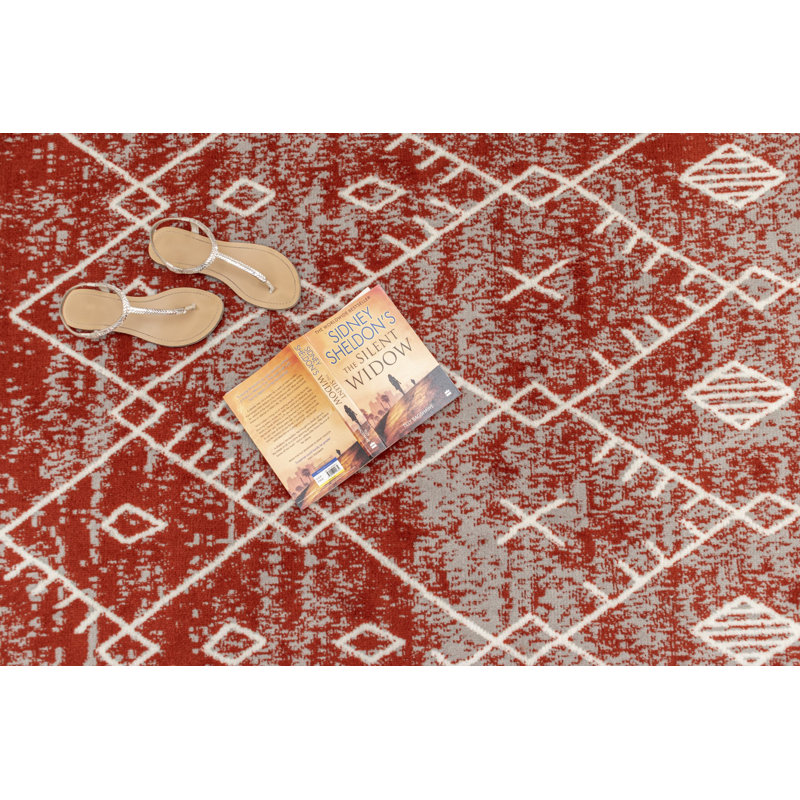 Huyett Geometric Indoor Rug, Runner 2' x 4'