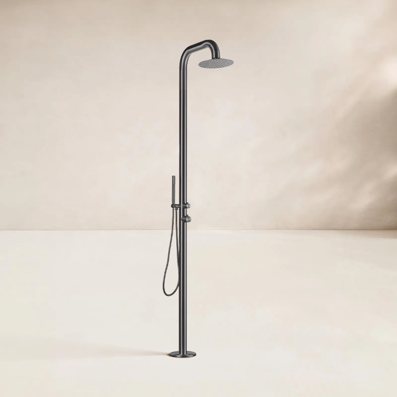 Douche d'extérieur autoportante en acier inoxydable, Métal industriel
