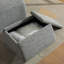 Fauteuil d'appoint moderne sans accoudoirs avec revêtement en chenille et repose-pieds avec rangement-131603238
