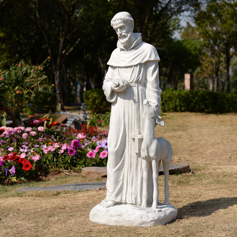 Statue de Saint François avec un cerf