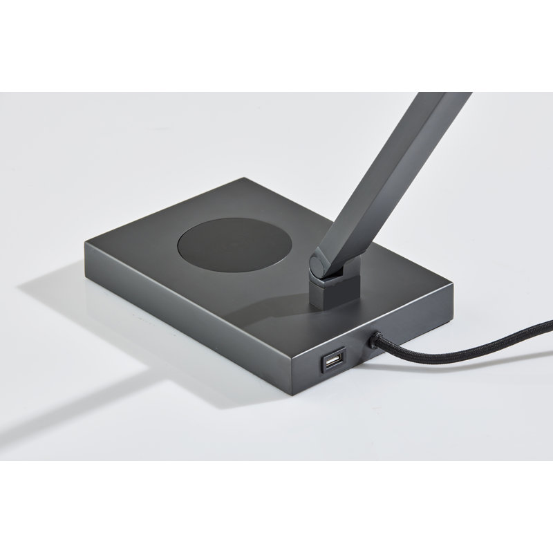 Lampe de bureau Newman en métal USB, Finition laquée en laiton bruni