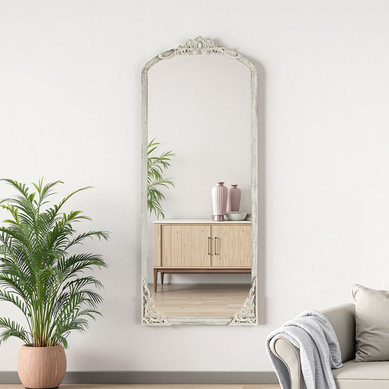 Miroir d'appoint mural Alexiyah, Blanc patiné, 64" x 21"