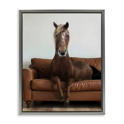 Cheval brun sur toile flottante encadrée, design par lettré et doublé