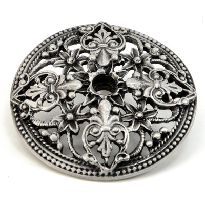 Juliane Grace escutcheon with florets