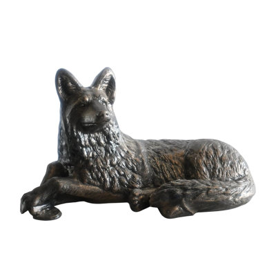 Décoration de berger allemand reposant à la main Loyal 25 po x 12 po x H 15 po
