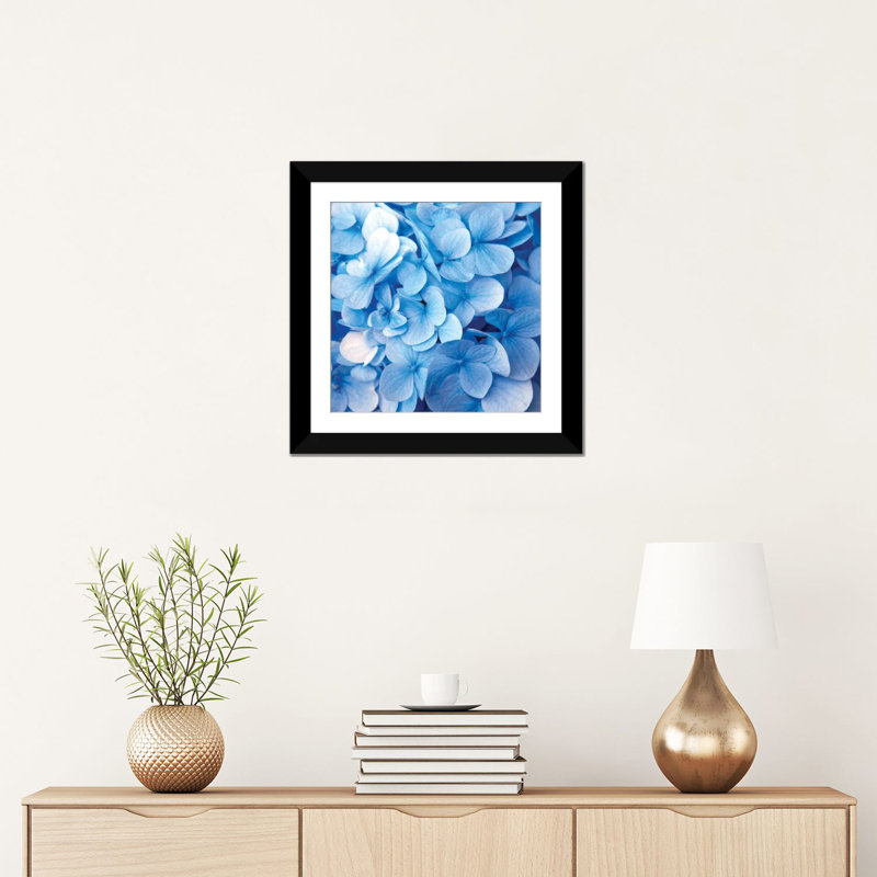 « blue florals », reproduction d’impression sur toile, H 24 po x l 24 po x P 1 po, Papier d'art encadré noir, Blanc