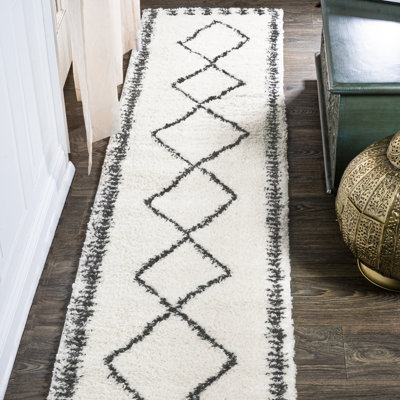 Schlenker Moroccan Diamond Shag White/Gray Rug