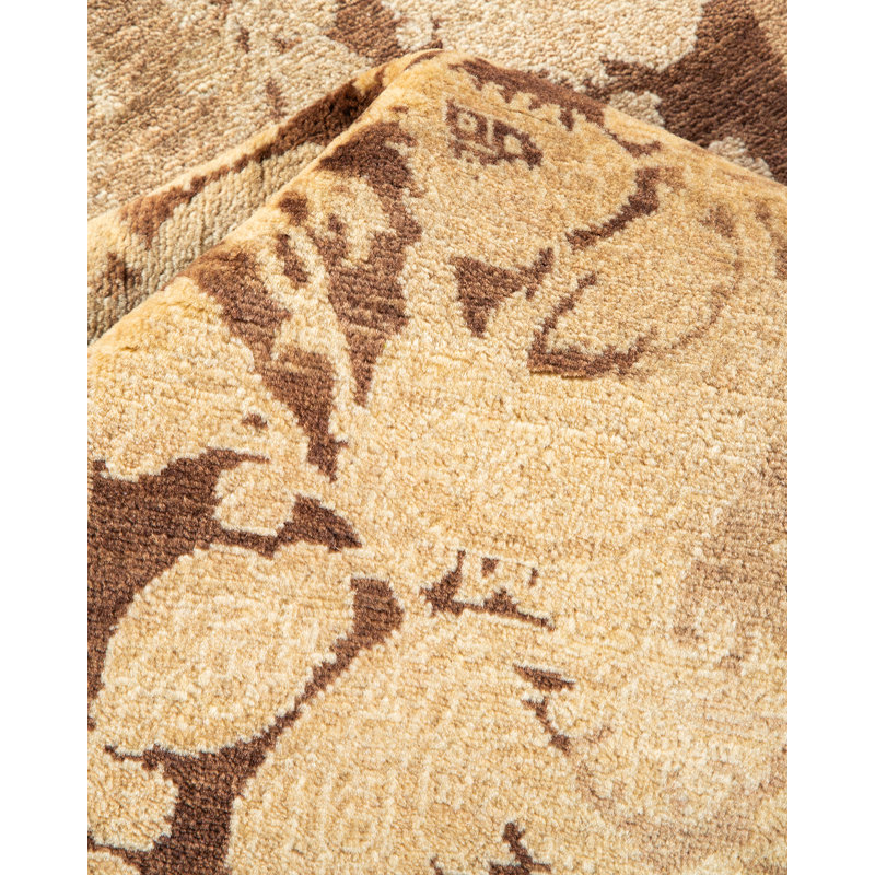 Tapis unique noué à la main Keenan - noyer, 9 pi 10 po x 10 pi 3 po
