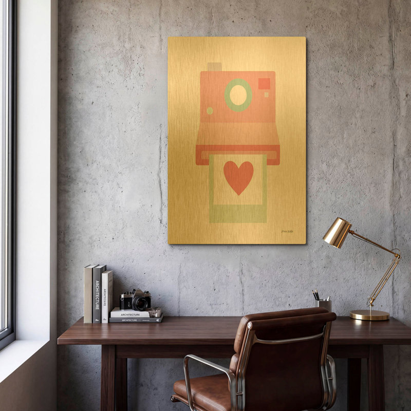 «Caméra timide I» par Ann Kelle, art mural en métal doré, 24 po x 36 po, 24 po x 36 po