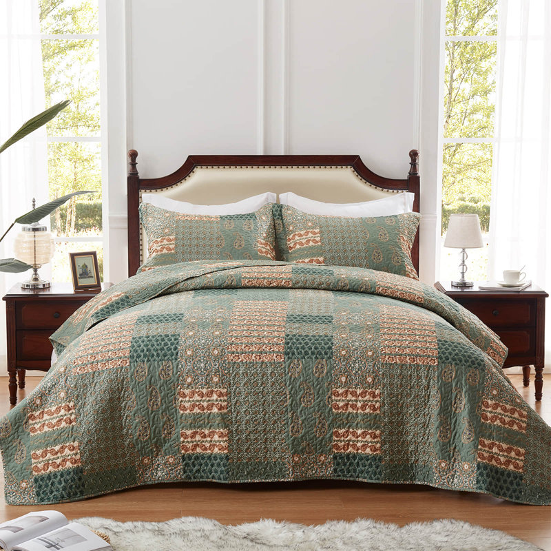 Paisley Quilt Set - Lightweight Microfiber Bedspread & Pillow Shams, Paisley Pattern, Oversized, All-Season Bed Cover, Green