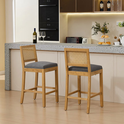 Tabouret de bar en bois massif à dossier en rotin avec coussin en mousse haute résilience, idéal pour les îlots de cuisine de style rustique et naturel, barres basses dans les salles à manger et les cafés, ensemble de deux
