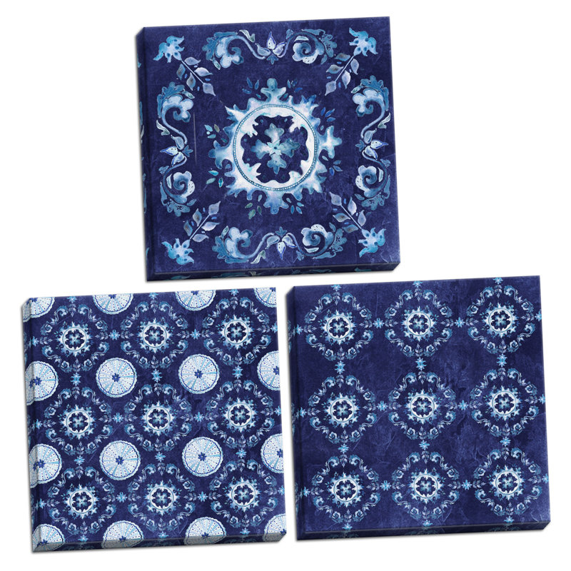 « médaillon », ensemble de 3 reproductions d’impressions décoratives bleues et blanches, H 12 po x l 12 po x P 0,75 po