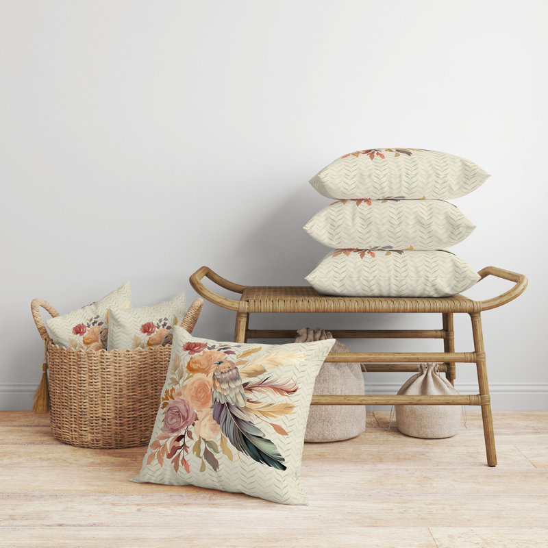 Coussin décoratif réversible Feathered Bouquet, H 20 po x l 20 po, Floral beige / vert, Simili daim