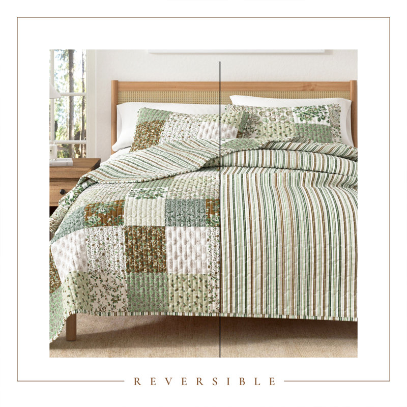 Paisley / Floral Patchwork Reversible Quilt Set with Shams, King/California King Quilt + 2 Shams